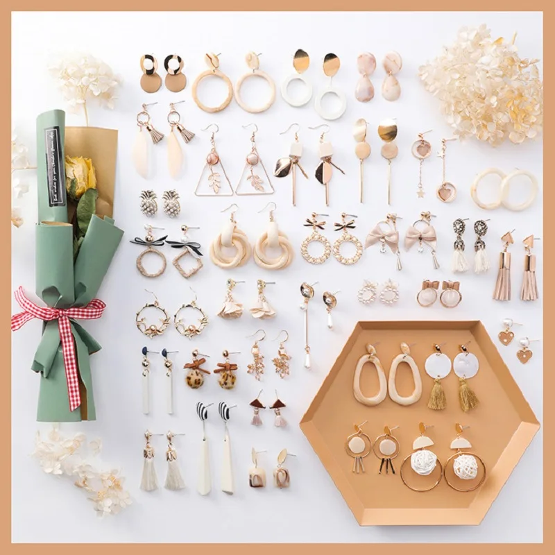 

2019 Korea Sweet White Acrylic Resin Fringe Long Earrings Personality Wild Exaggeration Geometry Women Earrings Jewelry Gift