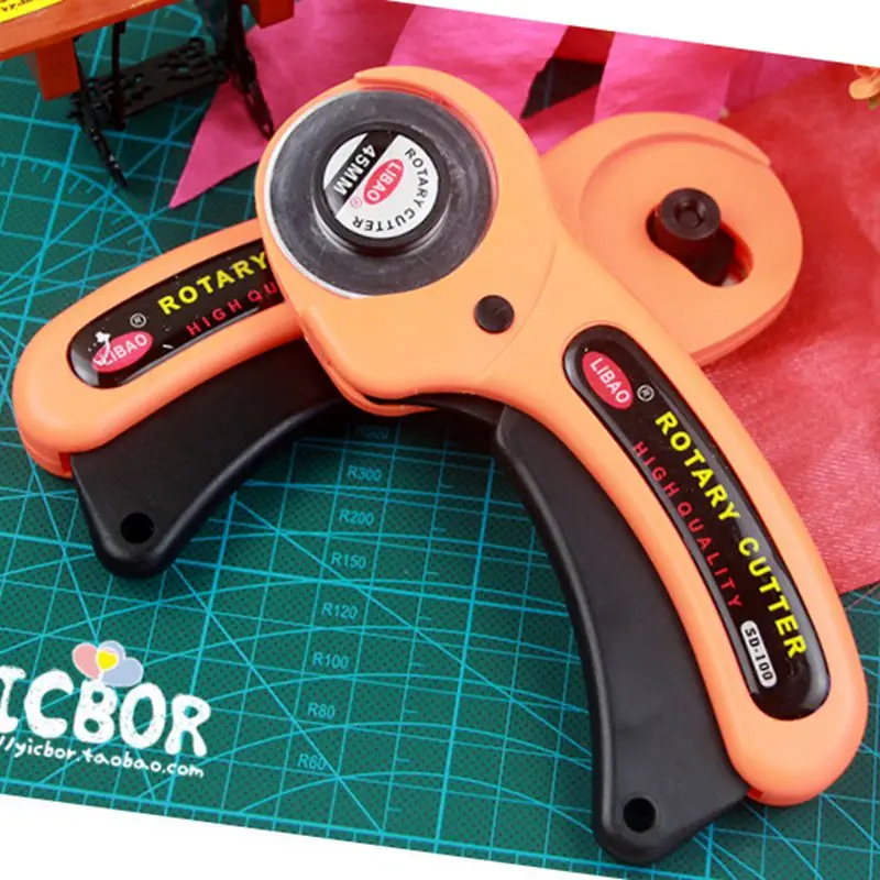 

Free Shipping Safety Type Rotary Cutter Circular Knife Roller Round Knife/Cloth Slitting Knife/leather cloth cutting tool 45mm