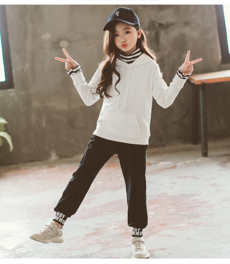 

girl's Spring and Autumn Sports Two-pieces Suit