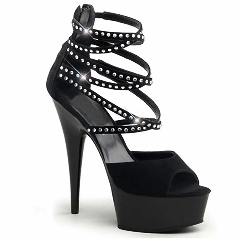 The new bride is married in a pair of super-high heels, a 15cm thick base with sandals and dancing shoes