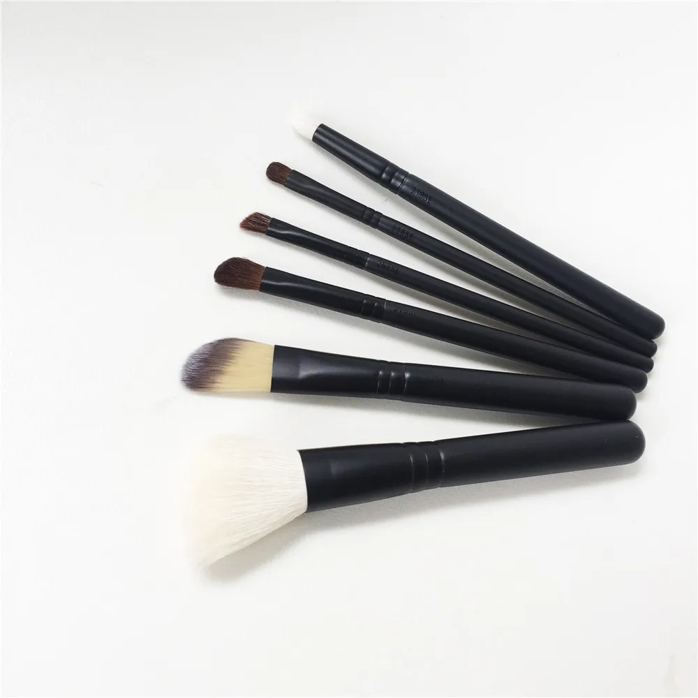 MAC Look in a Box Advanced Brush Set _ 2