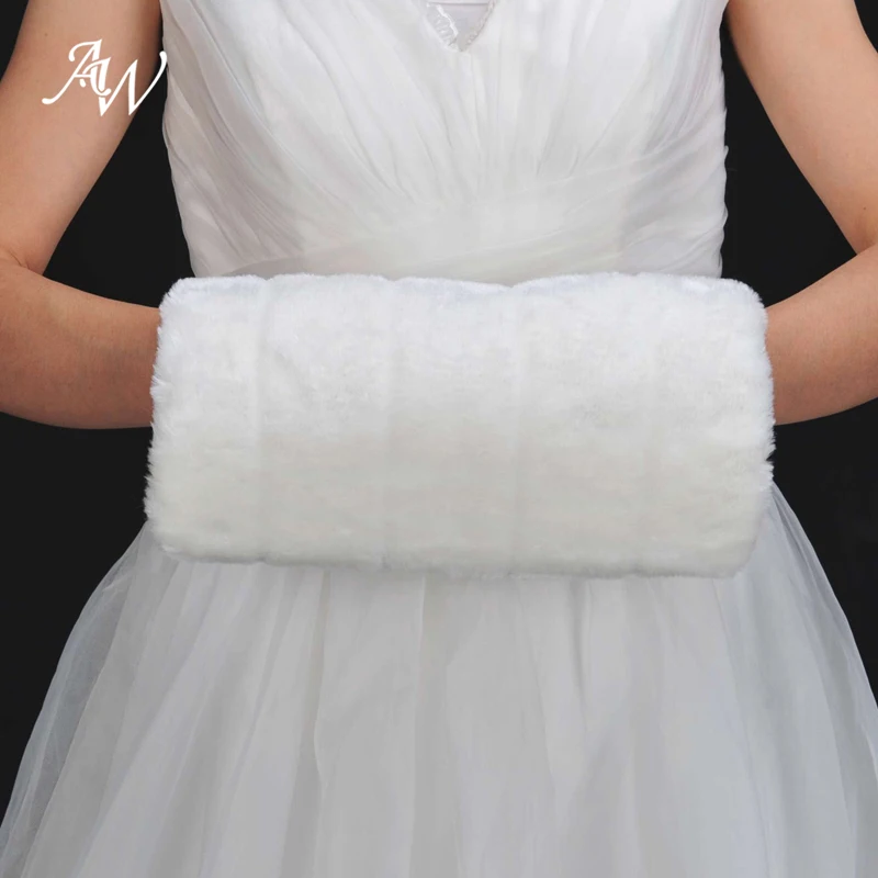 AW High Quality Ivory Faux Fur Bridal Hand Muffs Warm Wedding Gloves