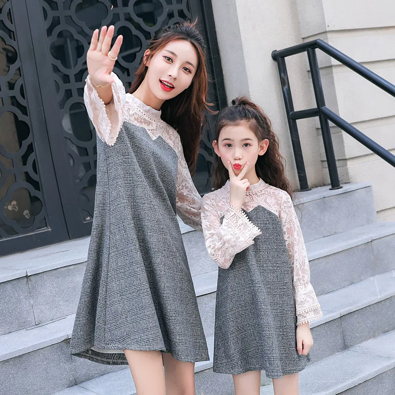 

Mommy and Me Lace Sexy Dresses Family Matching Outfits Mother Daughter Fashion Patchwork Long Sleeve Dress Girl Fashion Clothes