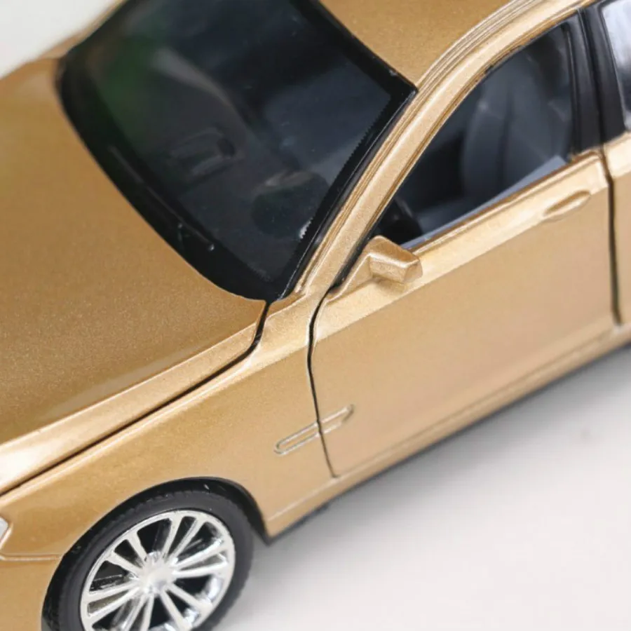 30 scale model metal alloy car (2)