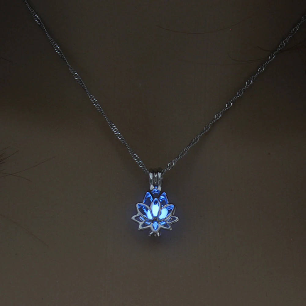 

Elegant Womens Glow In Dark Necklaces Luminous Flower Pendant Jewelry Gift