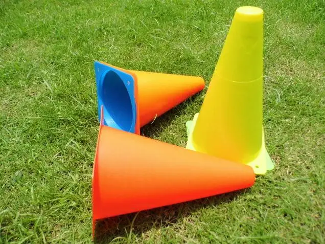 10pcs 23cm Soccer Trainning Cone Stadium Marking Agility training Marker Free Slalom Skate Pile Cup Football Training Equipment 10pcs 23cm Soccer Trainning Cone Stadium Marking Agility training Marker Free Slalom Skate Pile Cup Football Training Equipment
