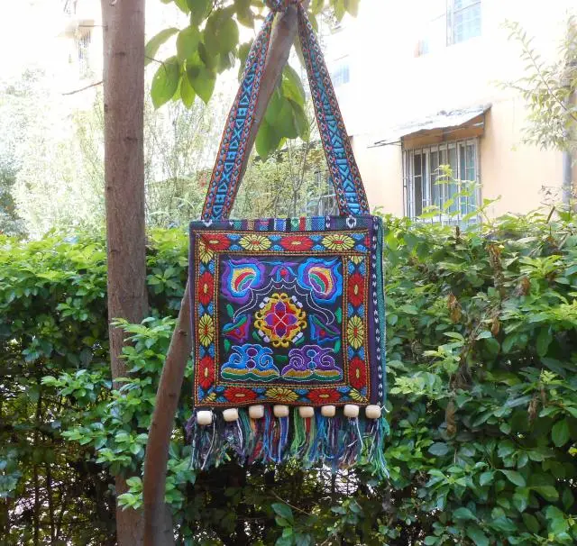 

Free shipping 2pcs/set of Vintage Hmong Tribal Ethnic Thai Indian Boho shoulder messenger bag linen embroidery Tapestry