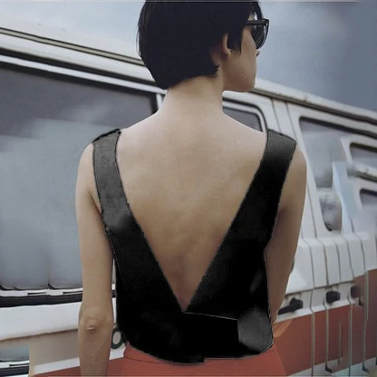 [EAM] Весенняя мода глубокий v-образный вырез на спине без рукавов на пуговицах Decortaion черный белый сексуальный жилет женский короткий топ YC783 - Цвет: black