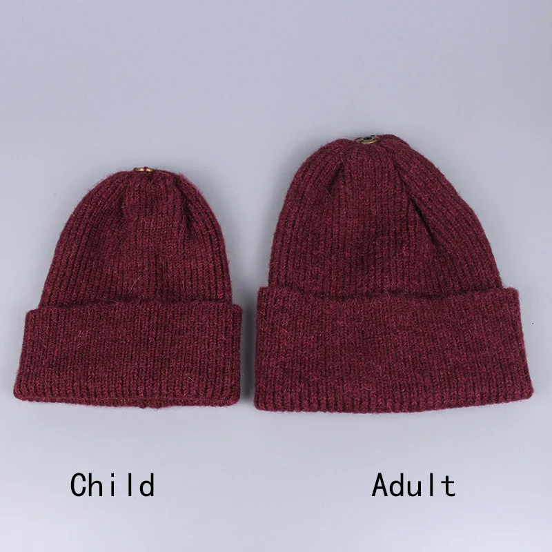 الشتاء المرأة الثعلب كرة فرو قبعة كاب و طقم أربطة عنق صوف محبوك مضحك Skullies بينيس التزلج الدافئة قناع السنة الجديدة أفضل قبعة العظام