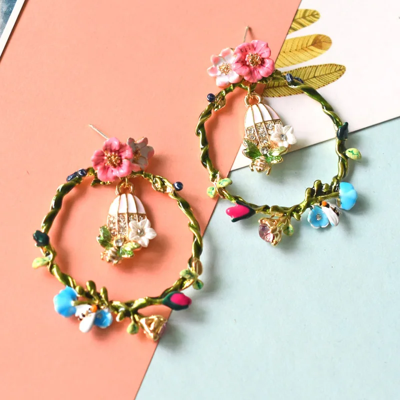 

Enamel Glaze Bee Flowers Wreath Earrings For Women 925 Silver Needle Allergy-proof Drop Earrings Statement Romantic Jewelry