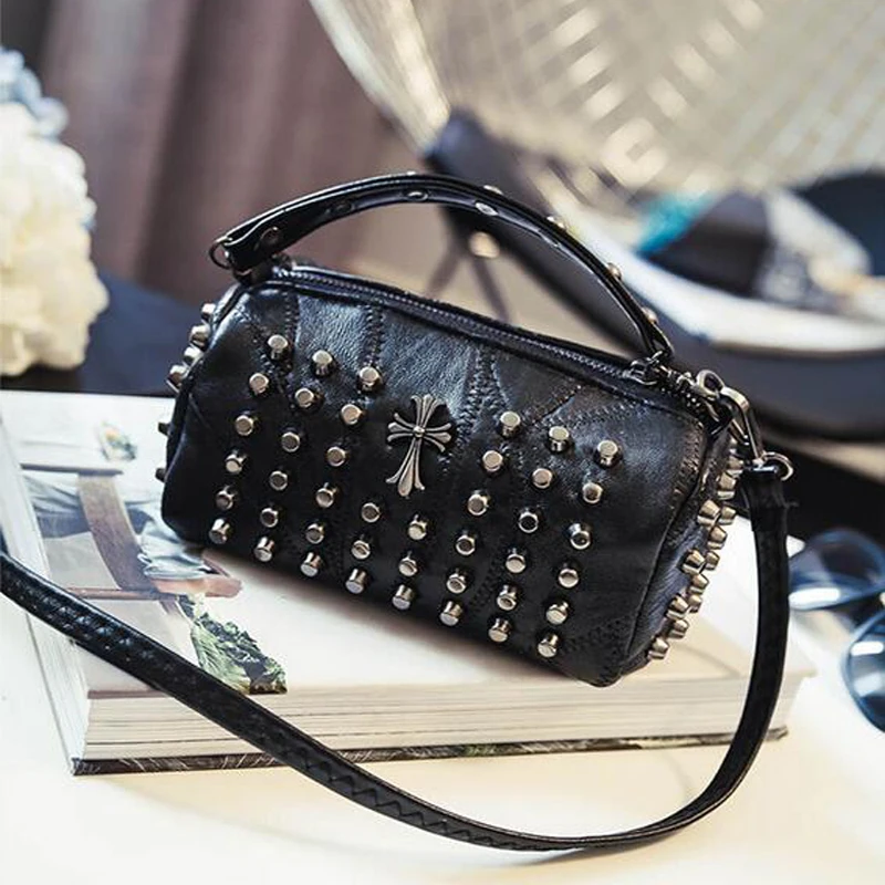 

The new sheepskin stitching handbag Messenger bag Korean fashion rivet shoulder women mini bag