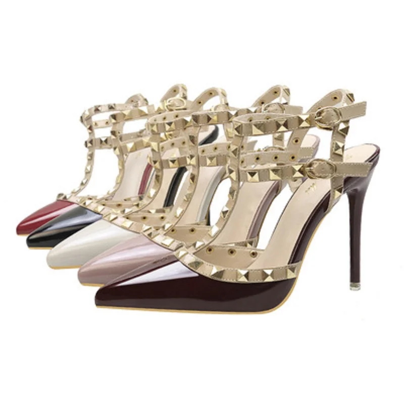 Европейский и американский стиль пикантная обувь для ночного клуба на высоком каблуке из лакированной кожи с металлическими заклепками Соблазнительная обувь для клуба обувь в римском стиле женские