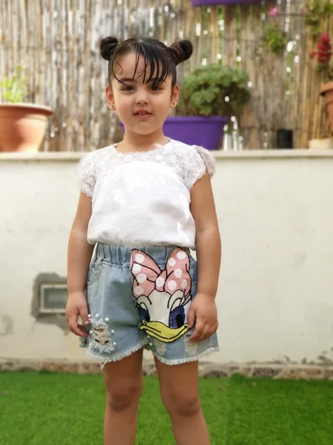 Girls cute Shorts Denim Cartoon Daisy Duck hole Baby Ripped Jeans Short Pants Summer Sequin Pearls Kids Trousers girl Clothes 6