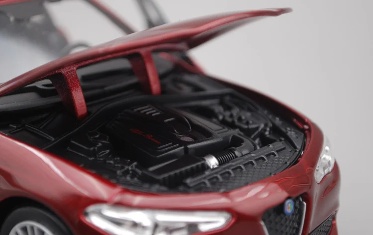 Bimei Высокая 1:24 Alfa Romeo Giulia модель автомобиля из сплава красный синий подлинный