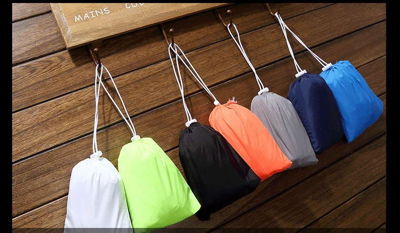 2020 Light-Weight Men's Summer Hooded Jacket Thin Windbreaker Packable Sunscreen Waterproof Beach Casual Zipper Coat Solid Color