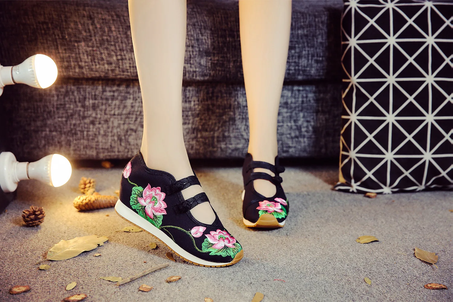 Женская обувь с цветочной вышивкой лотоса; парусиновая обувь для путешествий в китайском стиле на шнуровке; Повседневная хлопковая обувь на платформе; женская обувь; sapato feminino - Цвет: 10