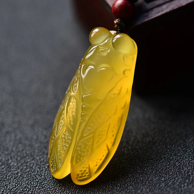 

Yellow agate Carved Cicada Amulet Lucky pendant beads necklace Fashion Jewelry colgante de jade