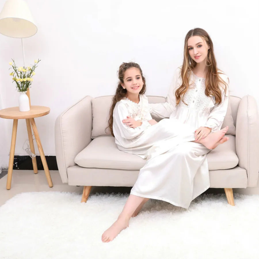 Günstige Spitze Baumwolle Frauen Familie Kleidung Mom Tochter Lose Nachthemd XXL Übergroßen Lolita Mid Kalb Bad Robe Mädchen Passenden Outfits