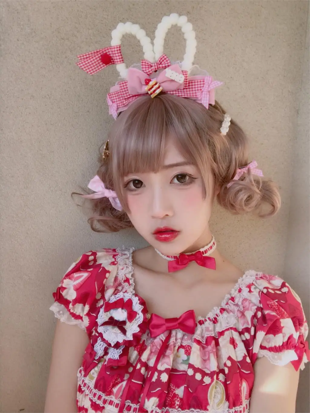 

Lolita hand made red plaid AP strawberry rabbit ear kc cute wild sweet strawberry cake head