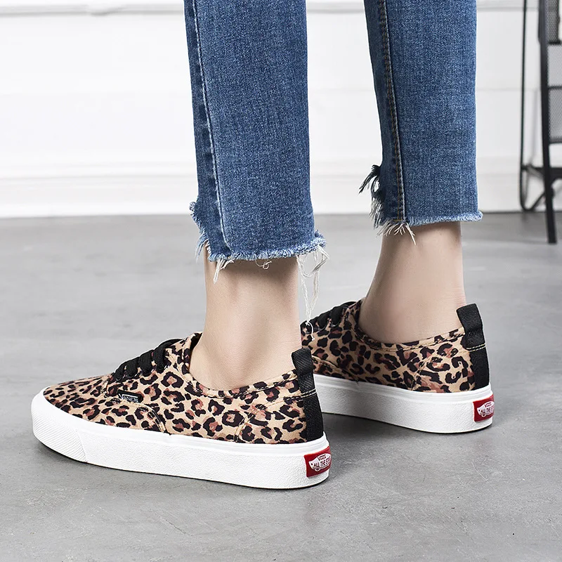 

2019 Spring New Leopard Flat Canvas Shoes Female Korean Version of The Wild Harajuku Ulzzang Casual Shoes