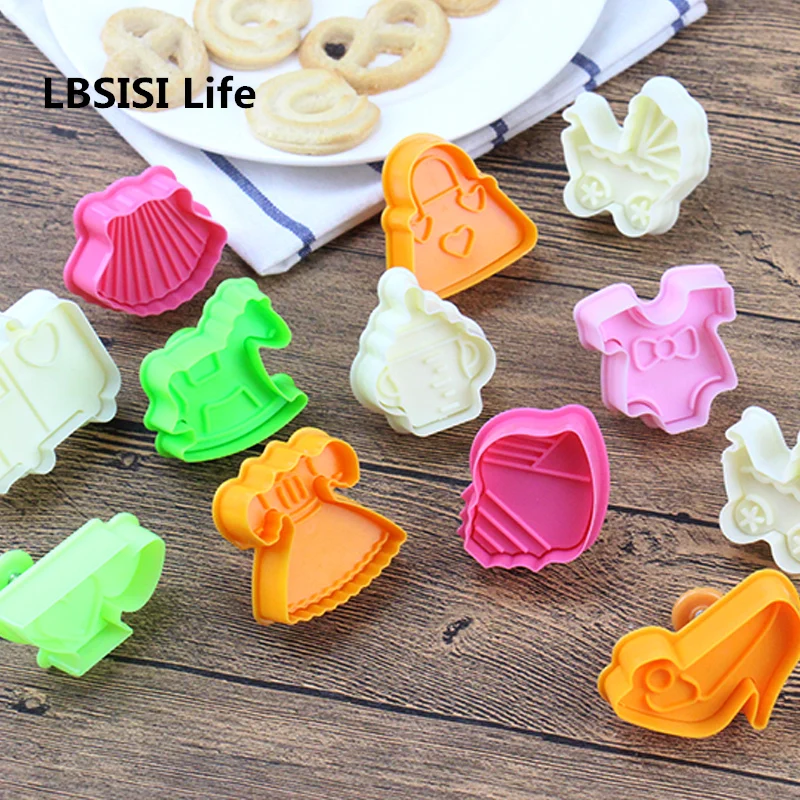 

LBSISI Life Animal Fruit Baking Mould Biscuit Cookie Cutter 3D Cartoon Biscuits Mold DIY Tools Baking Claying Plunger