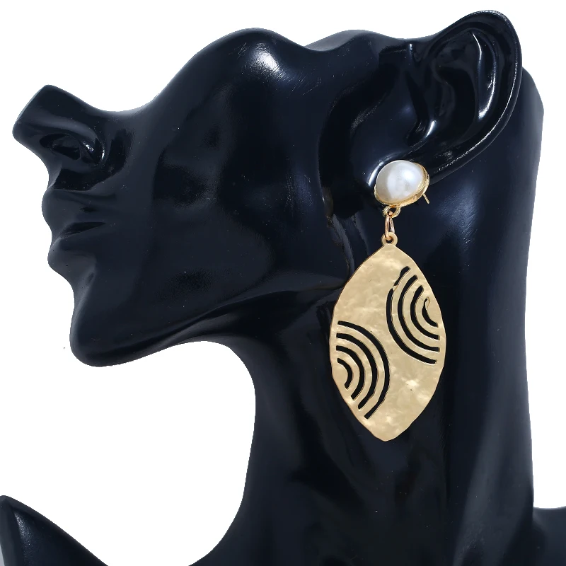 

2019 Best Selling Small Korean Version Big Imitation Pearls Femme Drop Earrings &Romantic Leaf Brincos For Women Bride Jewelry