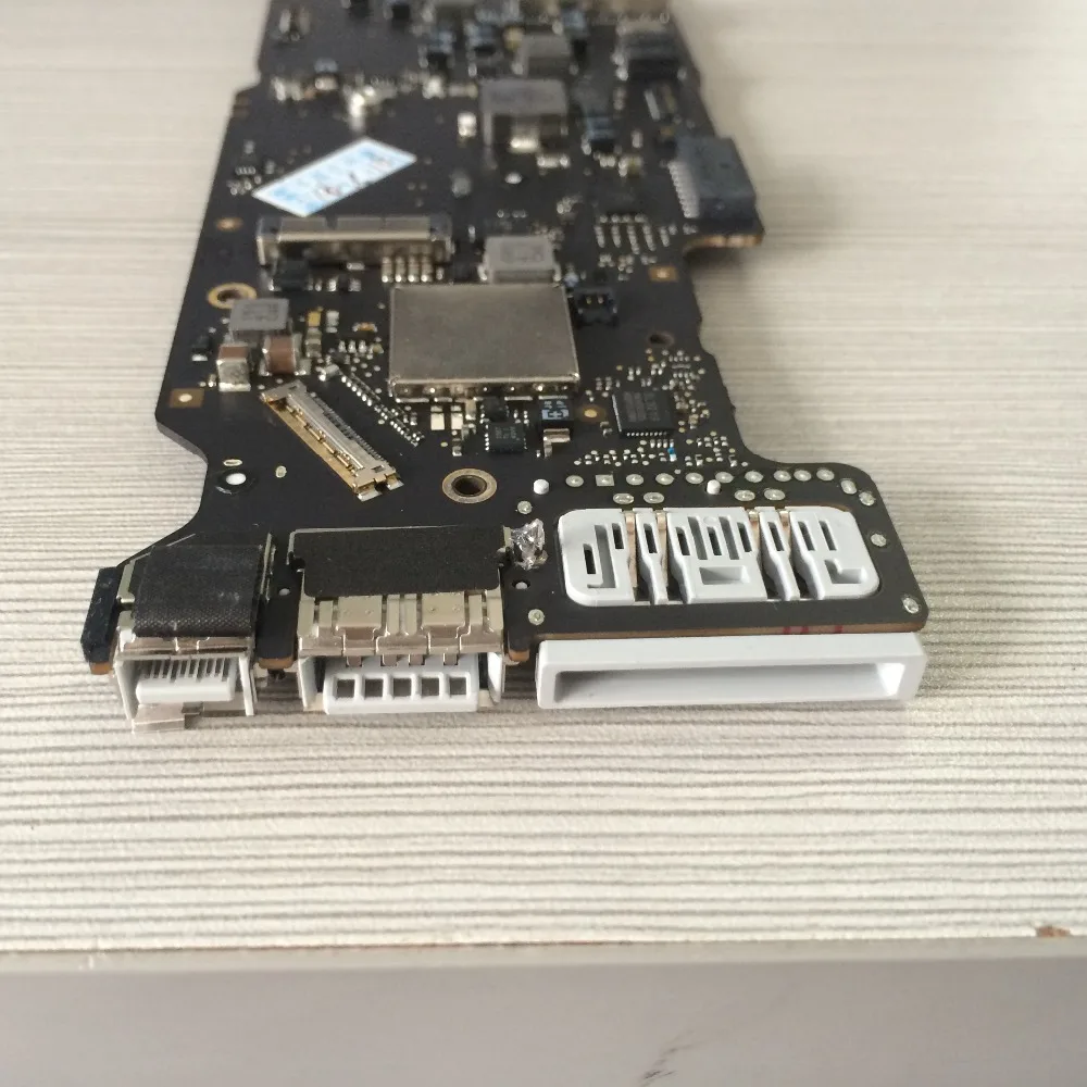 Laptop-Motherboard-A1466-Logic-board-For-MacBook-Air-1-3-GHZ-820-3437-A-EMC2632-I5 (1)