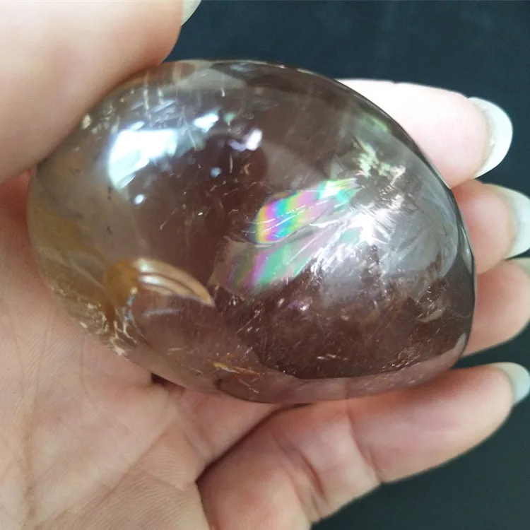 A Natural quartz crystal palm stone with rainbow yoga practice plaything chakra healing crystals