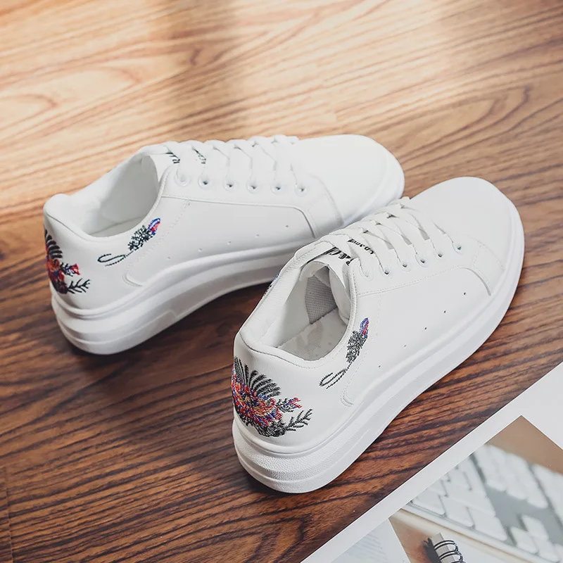 

Embroidered white shoes female 2018 autumn new wild Korean students tie casual thick