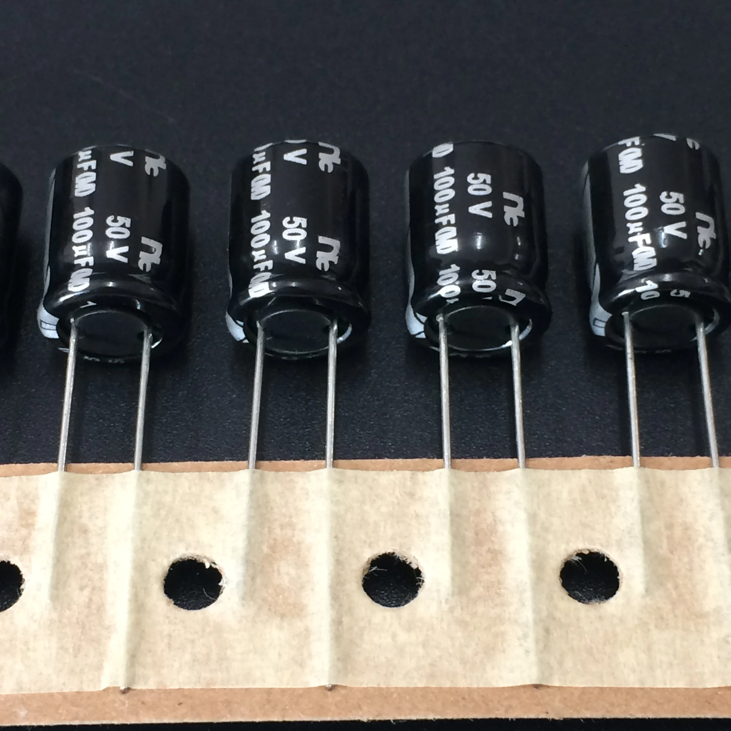 100 мкФ 50 в Япония NIC NRSX серия 10x12 5 мм очень низкое сопротивление 50V100uF алюминиевый