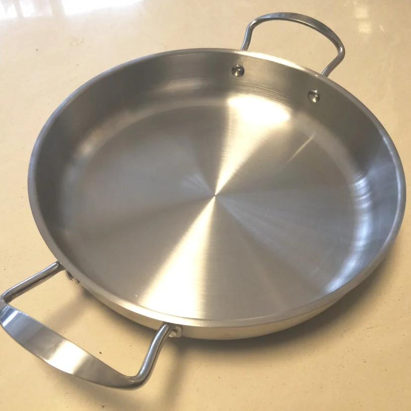 

2019 Inner size 24cm two-handle frying pan, round multi-purpose wok, with magnetic thickened pan steel handle induction cooker.