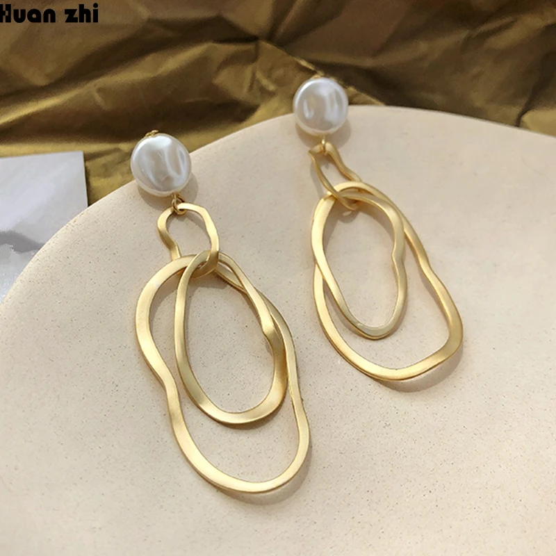 

HUANZHI Korean Gold Matte Metal Geometric Twisted Double Wave Oval Link Natural Irregular Pearl Long Drop Earrings for Women