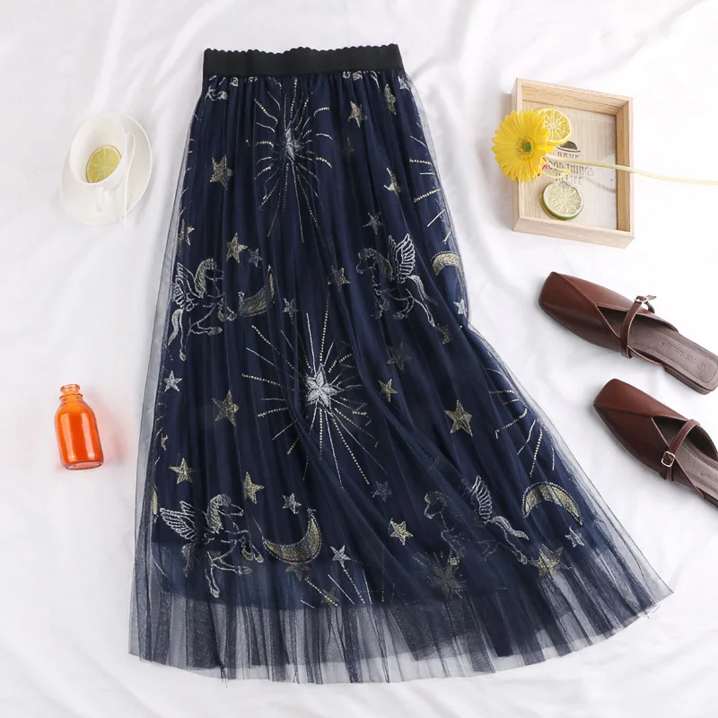 

2018 New High waist, Slender and Slender Star Embroidery Half-length Skirt Korean Edition Leisure Medium-length Skirt