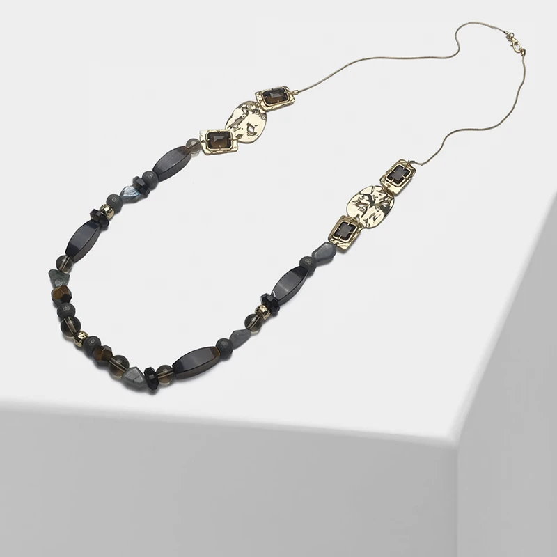 

Geometric design for long retro necklaces