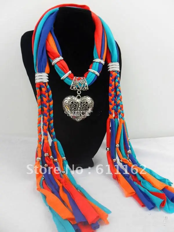 Рисунок 4 - Женский шарф, мягкий шарф с подвеской