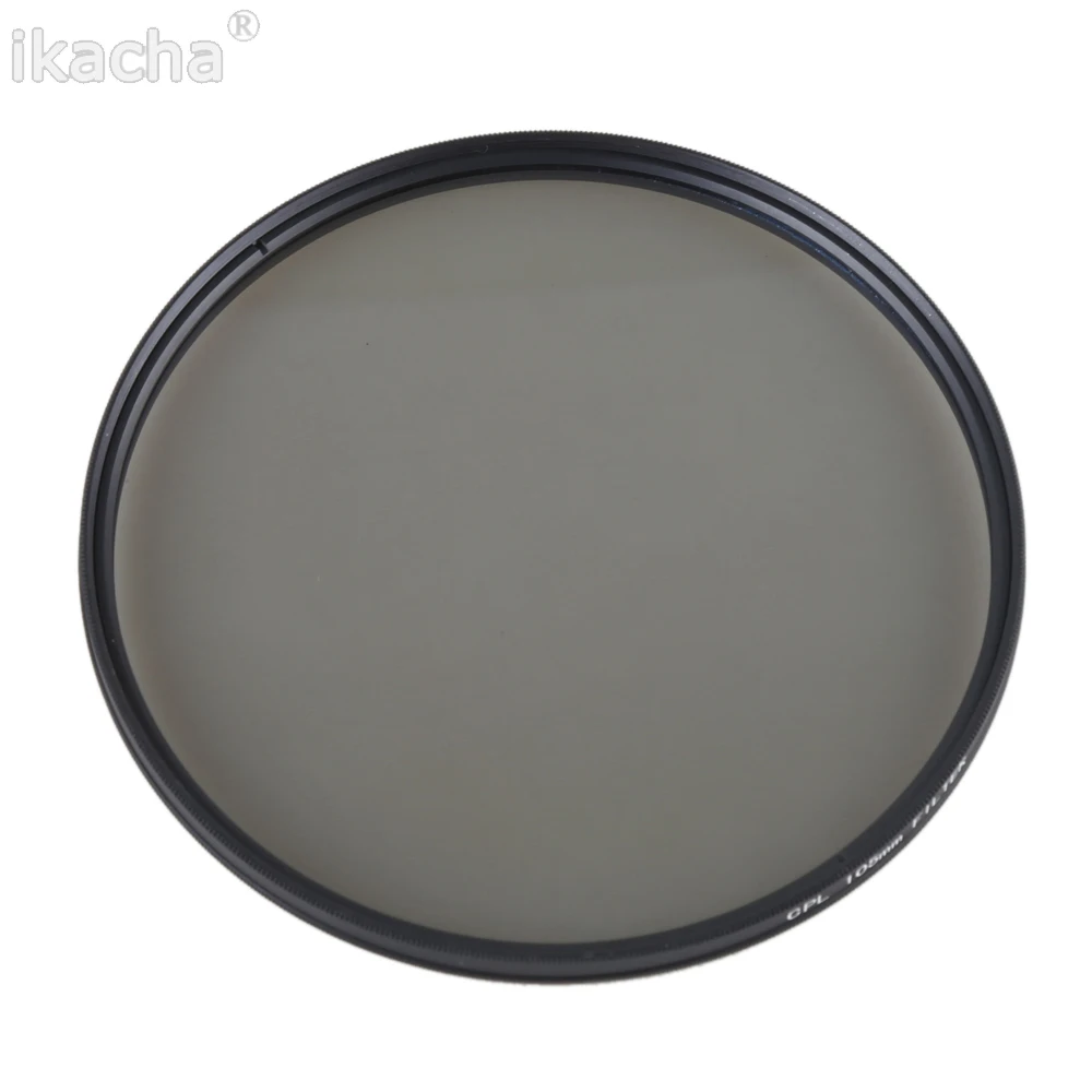 Filtre polariseur circulaire CPL 105mm en main, montrant sa bague rotative pour ajuster la polarisation.