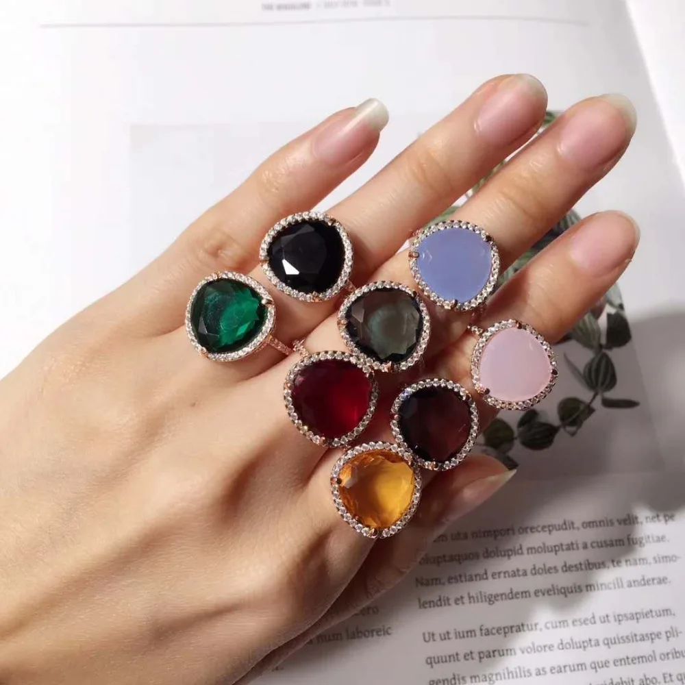 Top Quality New Fashion Pommelato Jewelry Triangular Claw Stone Candy Ring Mosaic AAA+ Crystal Cute Knuckle Ring for Women Fashion Jewelry
