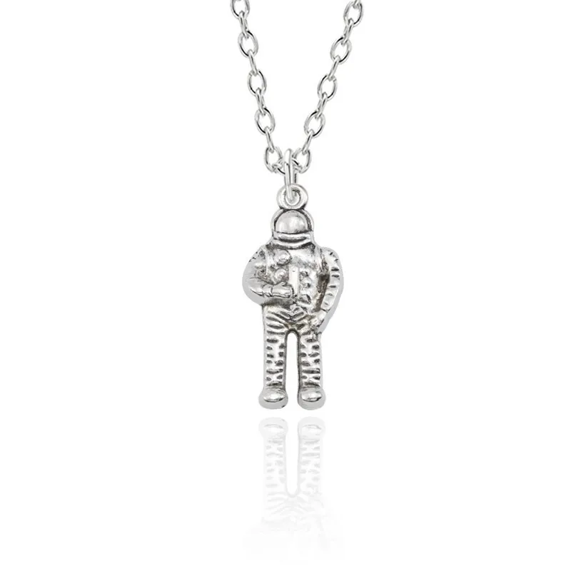 

Astronaut Collier Charms Necklace Vintage Metal Silver Figure Necklaces&Pendants Hip Hop Unisex Jewelry For Women Men Collares