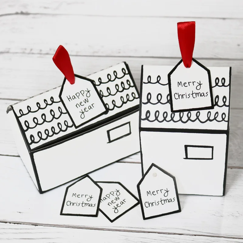 

Merry Christmas Paper Gift Boxes 2Set White House Shape Gift Package Candy Box with Ribbon Tag Gifts Box Paper Bag Wedding Favor
