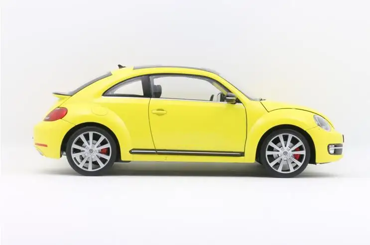 1:18 передовая игрушка из сплава, 2013 Volkswagen Новая коллекция Beetle Модель литья под давлением металлическая модель игрушечного автомобиля