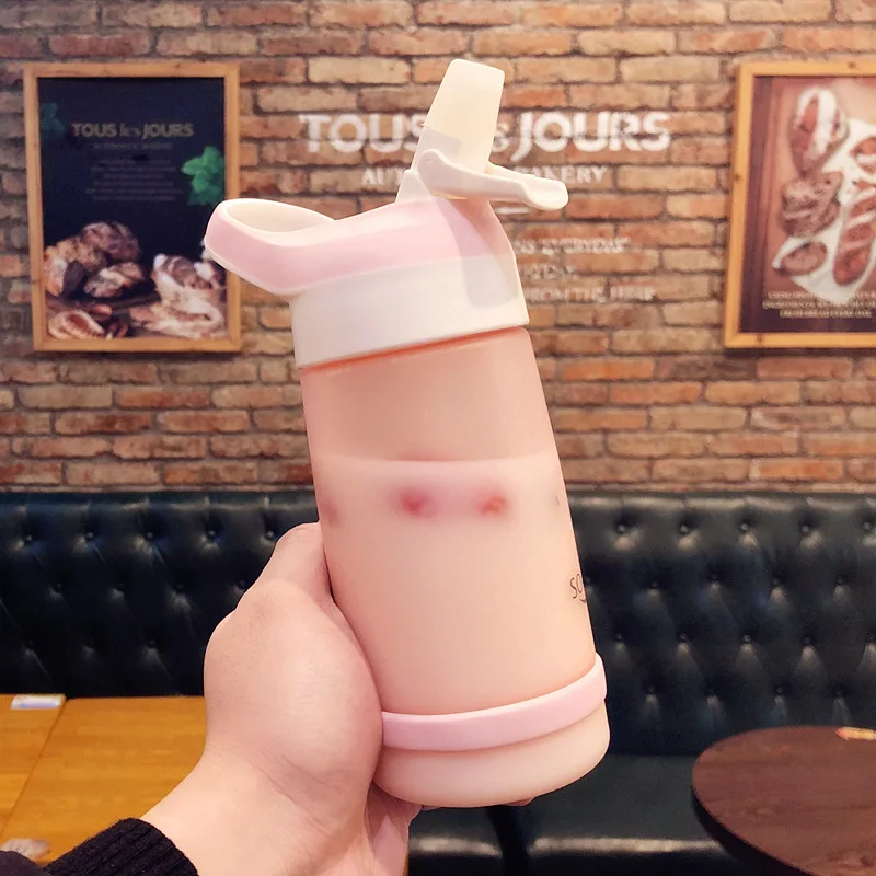 550 مللي جديد صديقة للبيئة الاطفال الشرب الكرتون زجاجات مياه BPA شحن القش الأطفال زجاجة الأطفال غلاية المحمولة زجاجة رياضية