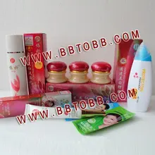 YiQi Красота Отбеливание 2+ 1 эффективно в течение 7 дней(красный комплект)+ Yiqi Sunblock+ Yiqi отбеливающий Glossing крем для глаз