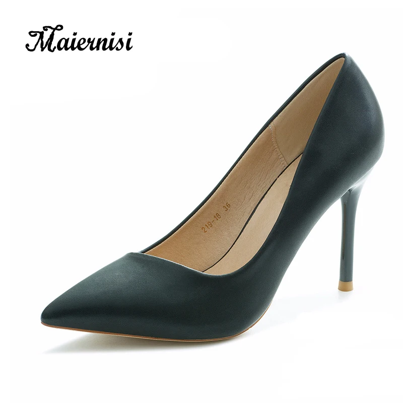 are pointy shoes in style 219