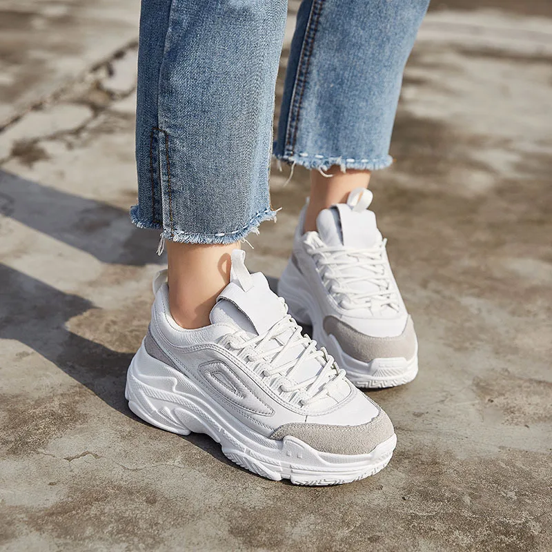 

2018 summer new flat shoes women fashion simple platform casual shoes wild trend individual leather shoes.
