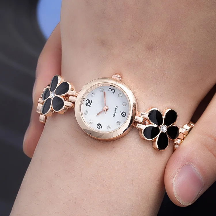 

Hot Flower Crystal Diamond Black White Hot Pink Bracelet Quartz Wrist Watch Wristwatches for Women Ladies Girls OP001