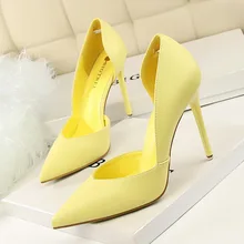 Выразительные женские туфли-лодочки на высоком каблуке; цвет желтый, белый; обувь на тонком каблуке; женская модная пикантная Свадебная обувь для невесты; женские туфли-лодочки на шпильке