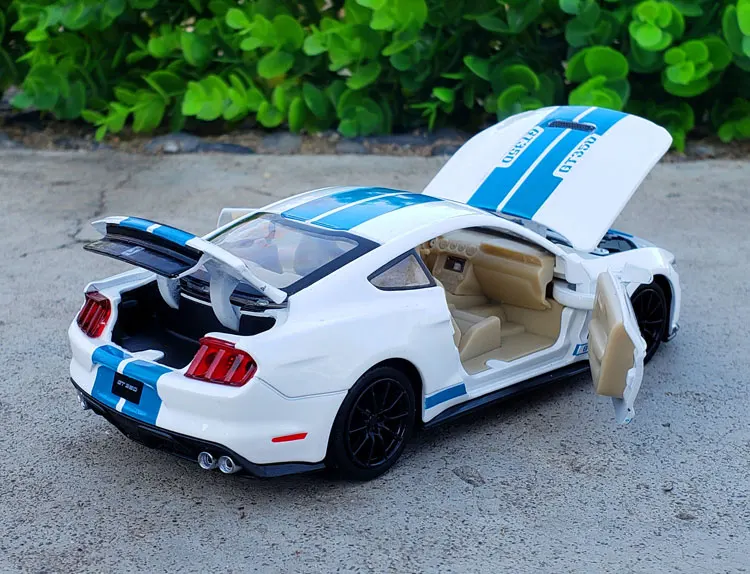 1:32 Масштаб литая под давлением металлическая модель автомобиля для Ford Mustang Shelby GT350 Коллекционная модель игрушки автомобиль звук и светильник