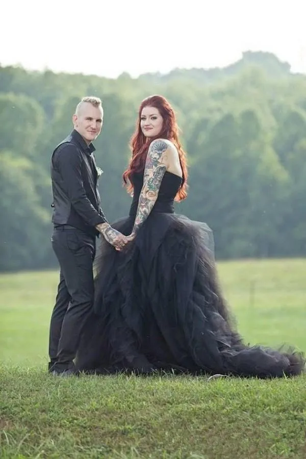2017-gothic-black-wedding-dress-ruched-sweetheart-sleeveless-ruffles-skirt-wedding-dresses-halloween-bridal-gowns-sweep-train-custom-made (1)_