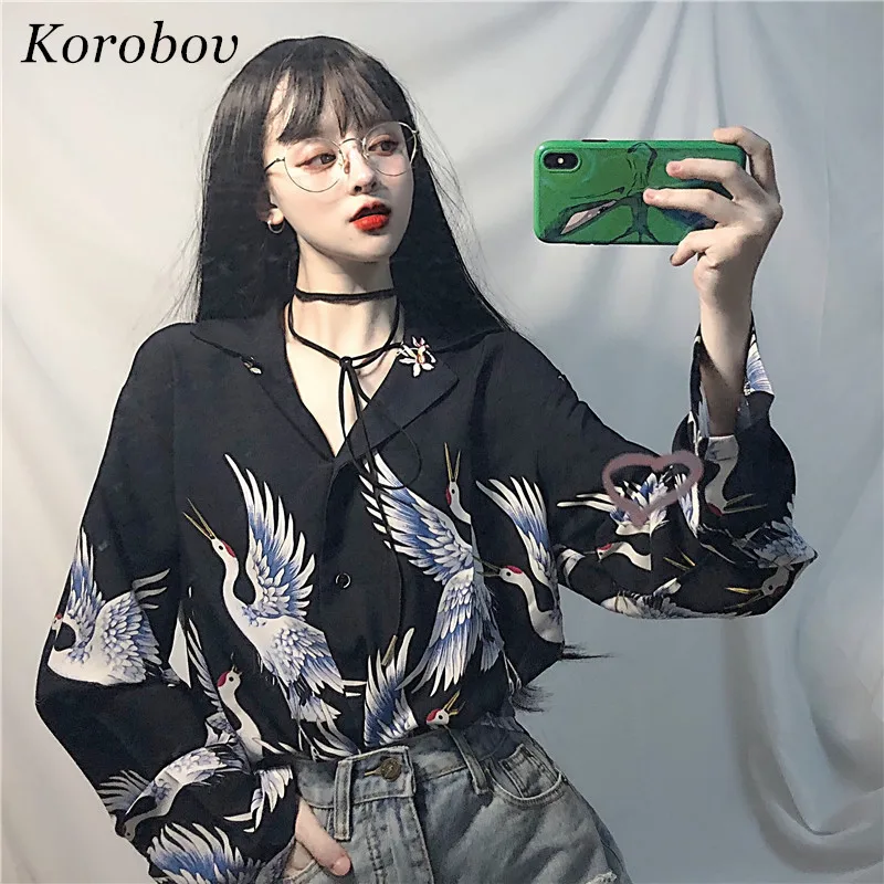 Женская блузка с принтом на пуговицах свободная расклешенными рукавами модель