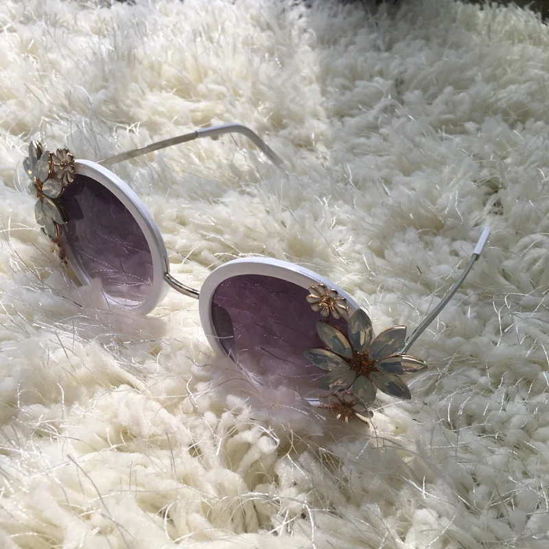 Новые модные дизайнерские женские роскошные стразы Солнцезащитные очки Ретро Декор Цветочный Цветок Солнцезащитные очки летние пляжные очки
